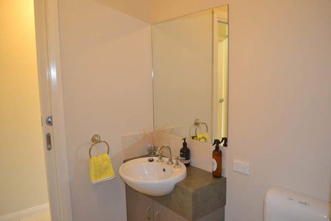 Waterview - 2 Doc Crt - Darwin Holiday 3