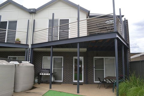 Waterview - 2 Doc Crt - Darwin Holiday 1