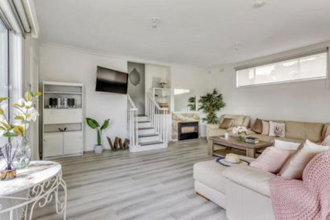 A Wave From It All - Darwin Holiday 7