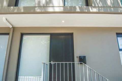 Townhouse Near The City Perfect Family Retreat - Darwin Holiday 3