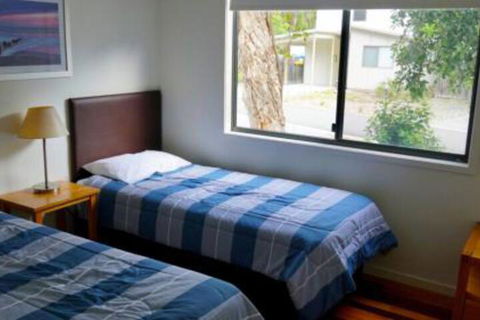 Bluewater 2 Rainbow Shores Walk To Beach Private & Stylish Beach Escape All On Level - Darwin Holiday 3