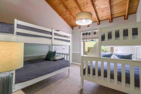 Luxurious Home On 5 Acres Close To CBD Sleeps 18 - Darwin Holiday 5