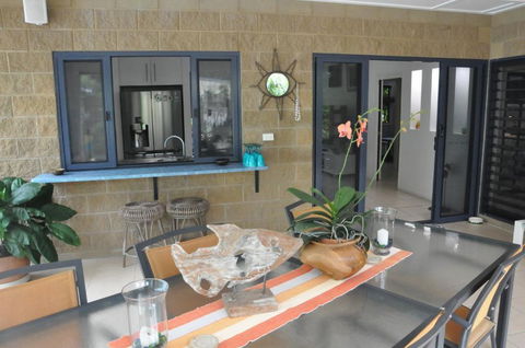 STUNNING MAGNETIC ISLAND HOMEPRIVATE LARGE POOLADULTS ONLY - Darwin Holiday 1