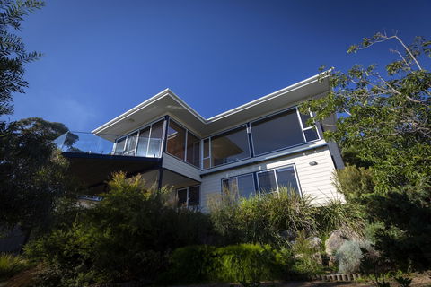 Beach Side Bay Of Fires - Darwin Holiday 1