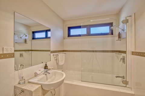 Georges Bay Luxury - Darwin Holiday 1