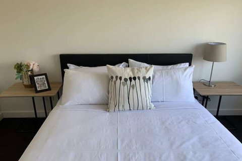 Delicate Bundoora Townhouse 10 - Darwin Holiday 6