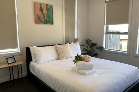 Delicate Bundoora Townhouse 10 - Darwin Holiday 2