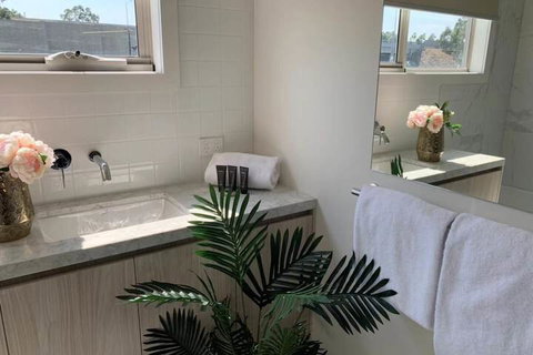 Delicate Bundoora Townhouse 10 - Darwin Holiday 1