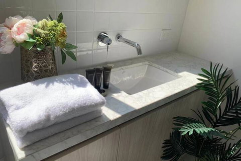 Delicate Bundoora Townhouse 10 - Darwin Holiday 3