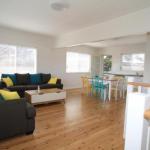 Bright & Breezy - Darwin Holiday 0