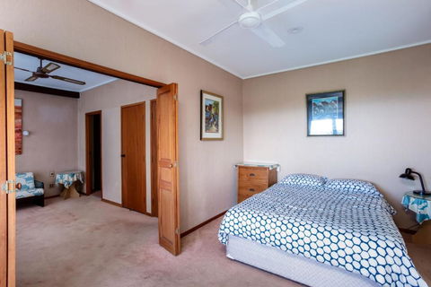 41 Carlo Circle Rainbow Beach Huge Beach House With Room For Everyone - Darwin Holiday 1