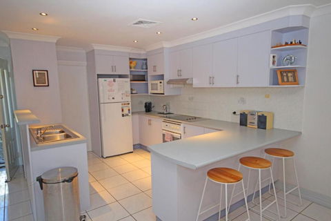 Paradise Waters No. 13 - Darwin Holiday 4