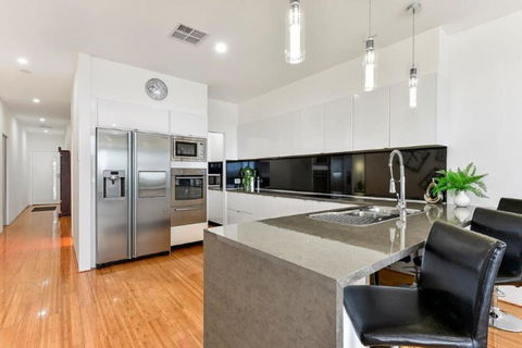 BENGALEE EXECUTIVE TOWNHOUSE MODERN & STYLISH - Darwin Holiday 5