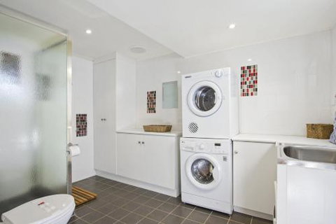 Clissold By Collers MOLLYMOOK - Darwin Holiday 1