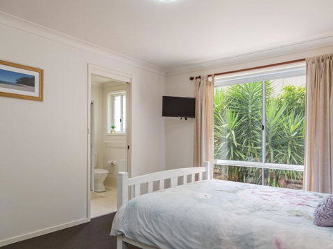 Lovely Modern Villa Amidst Peaceful Surroundings - Darwin Holiday 1