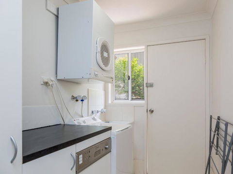 Lovely Modern Villa Amidst Peaceful Surroundings - Darwin Holiday 5