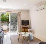 Lovely Modern Villa Amidst Peaceful Surroundings - Darwin Holiday
