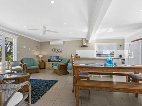HILLTOP HAVEN In MOLLYMOOK - Darwin Holiday 4