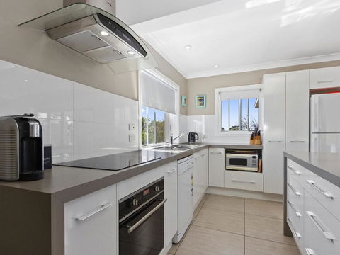 HILLTOP HAVEN In MOLLYMOOK - Darwin Holiday 1