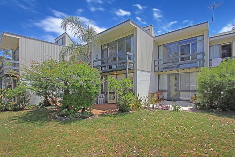 Mitchell Parade 3 / 11 13 - Darwin Holiday 3