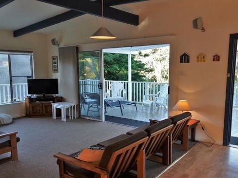 Wonky Pine Beach House NARRWALLEE 4 Bedroom - Darwin Holiday 3