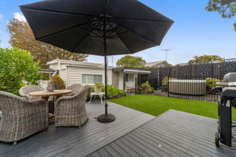Amber Cottage Luxury Seaside Retreat With Outdoor Spa! - Darwin Holiday 0