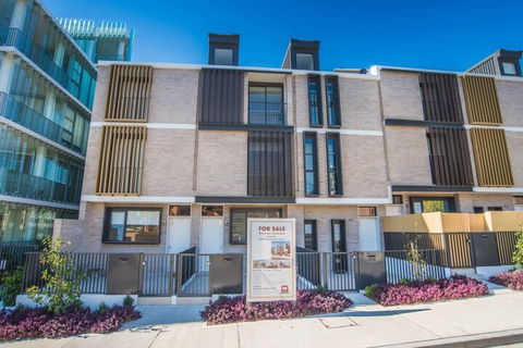 Lovely & Luxurious Townhouse In Zetland - Darwin Holiday 1