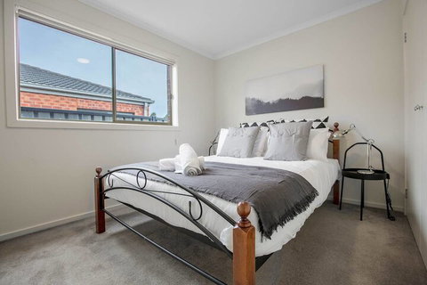 Spacious Lovely Home In Point Cook - Darwin Holiday 2