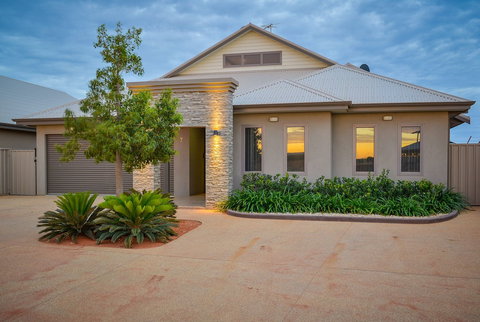 7 Kestrel Place - Darwin Holiday 1