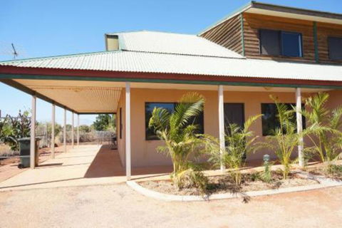 Ningaloo Breeze Villa 6 3 Bedroom Fully Self Contained Holiday Accommodation - Darwin Holiday 0