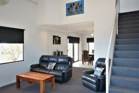 Ningaloo Breeze Villa 6 3 Bedroom Fully Self Contained Holiday Accommodation - Darwin Holiday 2