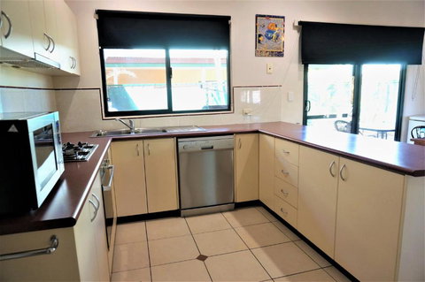 Ningaloo Breeze Villa 9 3 Bedroom Fully Self Contained Holiday Accommodation - Darwin Holiday 6