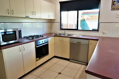 Ningaloo Breeze Villa 9 3 Bedroom Fully Self Contained Holiday Accommodation - Darwin Holiday 5