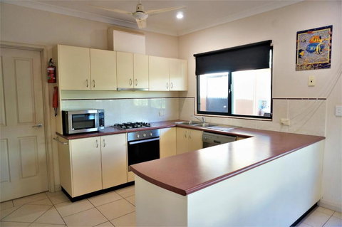 Ningaloo Breeze Villa 9 3 Bedroom Fully Self Contained Holiday Accommodation - Darwin Holiday 3