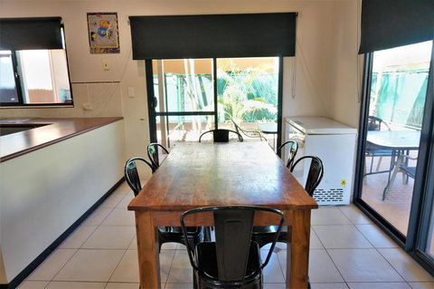 Ningaloo Breeze Villa 9 3 Bedroom Fully Self Contained Holiday Accommodation - Darwin Holiday 4