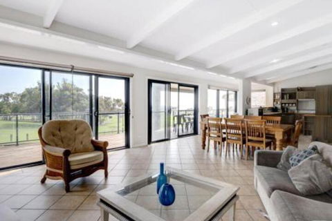 2 Cliff Road - Darwin Holiday 0