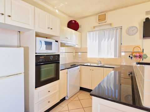 Debra Court 5 - Darwin Holiday 3