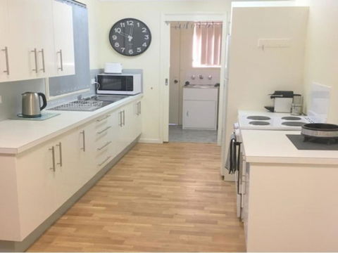 Kick Back On Karlowan - Darwin Holiday 2