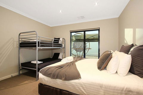 Lang Street Luxury Retreat Mulwala - Darwin Holiday 6