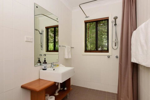 Cloudsong Chalet 1 Close To The Village Centre! - Darwin Holiday 3