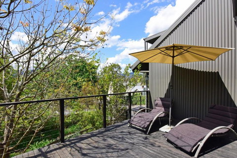 Cloudsong Chalet 2 Close To The Village Centre! - Darwin Holiday 3