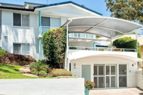 Arabella Stylish Seaside Sanctuary With Views - Darwin Holiday 0