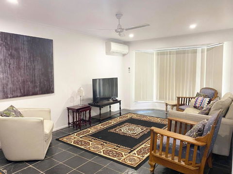 Woorim Secluded Palms Cottage - Darwin Holiday 6