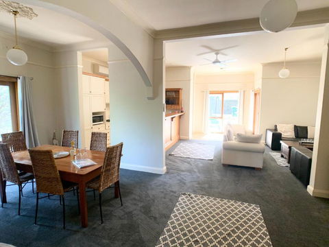 123 Hill St. Heart Of Orange Double Brick - Darwin Holiday 7