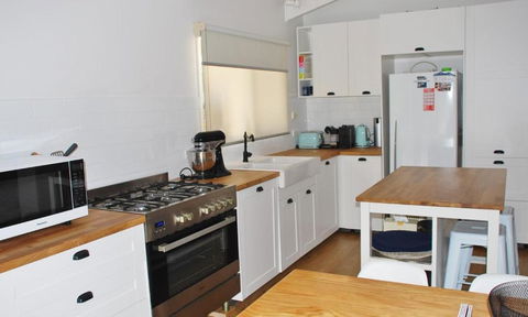 SHORE BEATS WORK INVERLOCH - Darwin Holiday 1