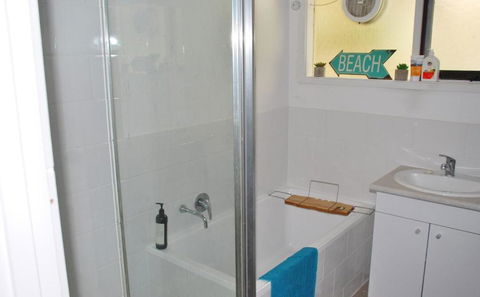 SHORE BEATS WORK INVERLOCH - Darwin Holiday 3