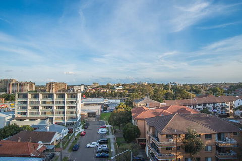 Convenient Rockdale Apartment Next To Station & Beach - Darwin Holiday 1
