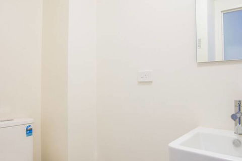 Convenient Rockdale Apartment Next To Station & Beach - Darwin Holiday 6