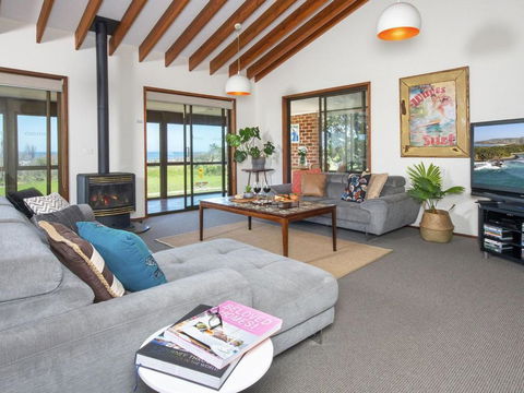 Beach House On Jones Beach Kiama Accommodation - Darwin Holiday 4