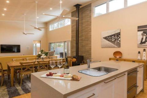 Callala Breeze Access To Indoor Community Pool - Darwin Holiday 0